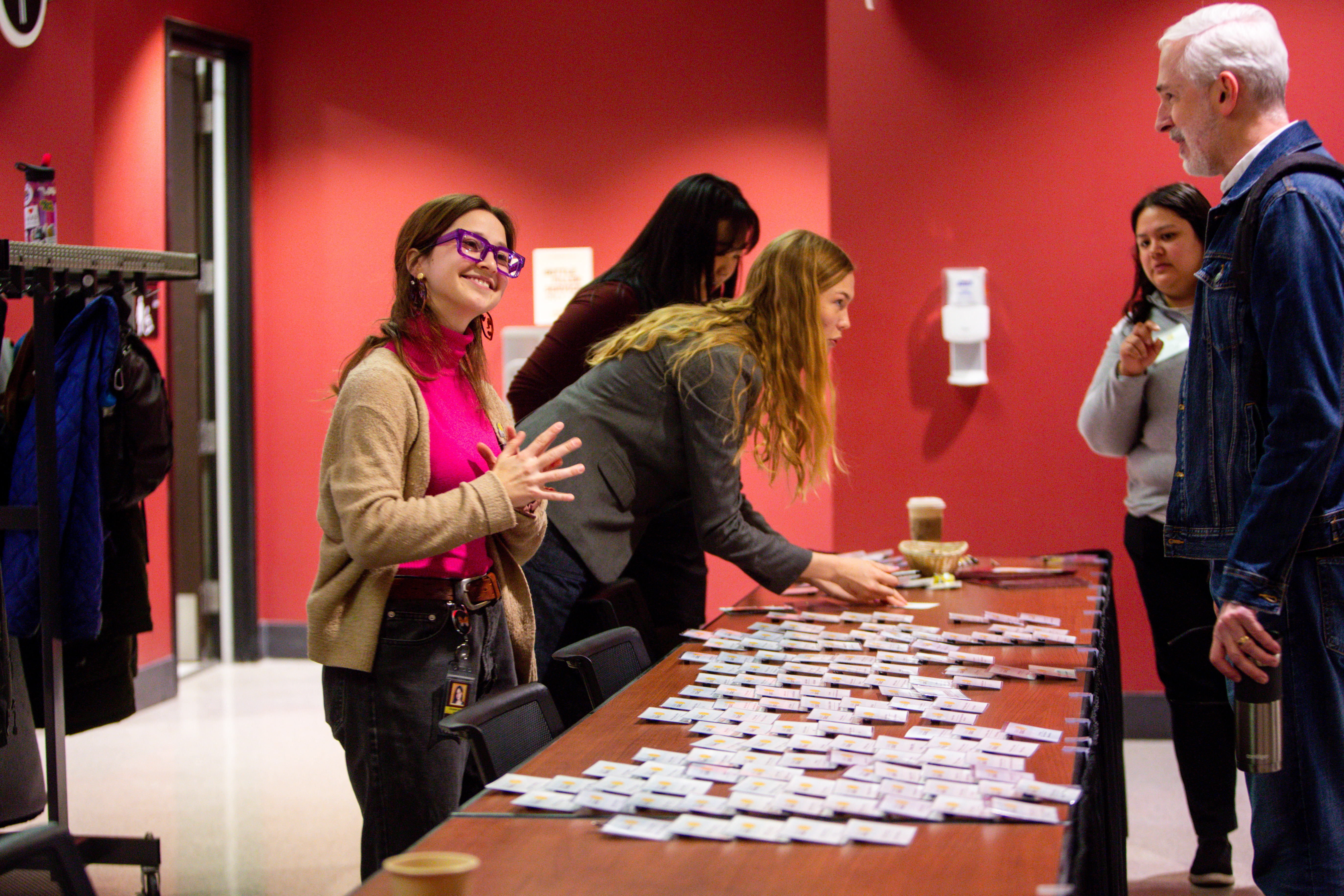 A Speaking Science event volunteer helps an attendee check-in for the 2025 conference.